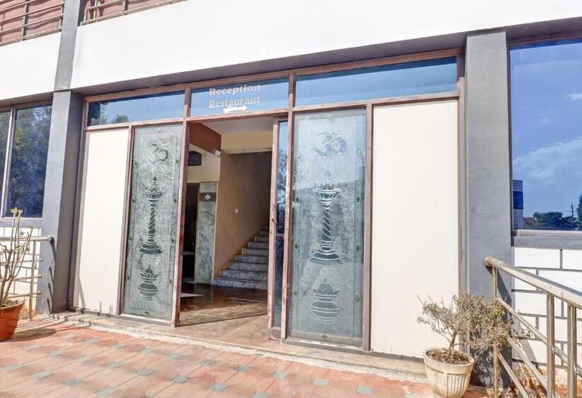 בית מלון כפרי Collection O Kmm Kushi Resort