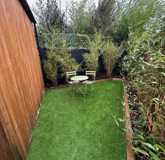 Капсульный Oтель The Cottage Hideout