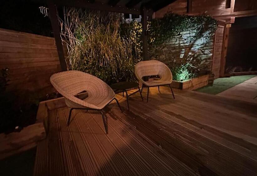 Капсульный Oтель The Cottage Hideout