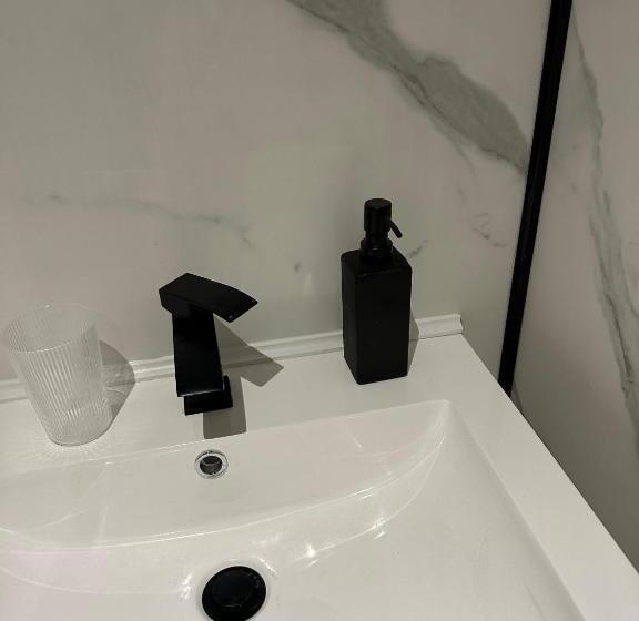 Капсульный Oтель The Cottage Hideout