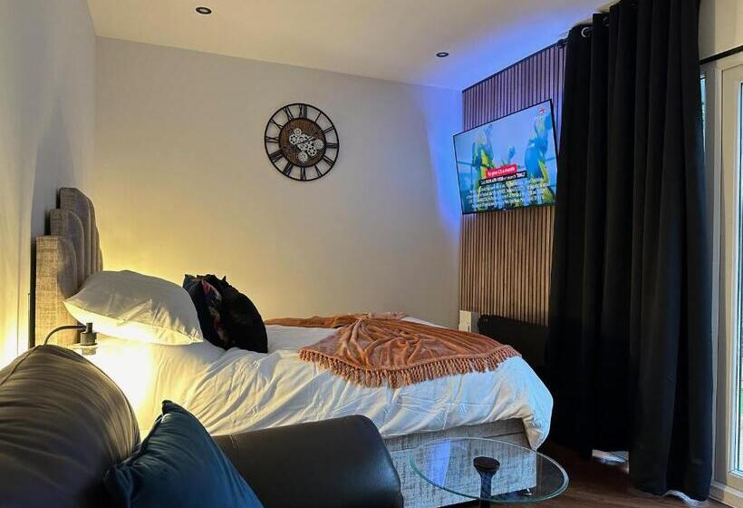 Капсульный Oтель The Cottage Hideout