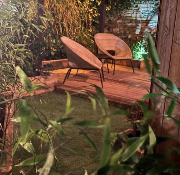 Капсульный Oтель The Cottage Hideout