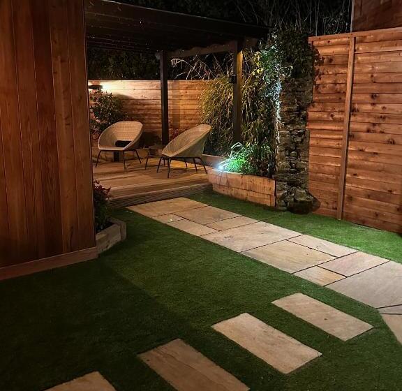 Капсульный Oтель The Cottage Hideout