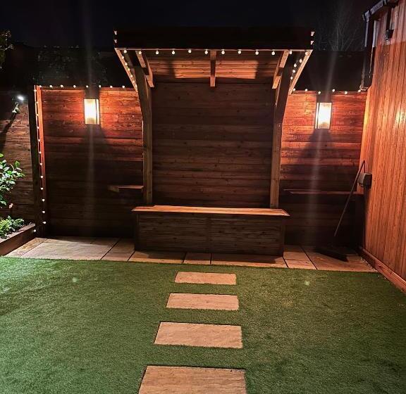 Капсульный Oтель The Cottage Hideout