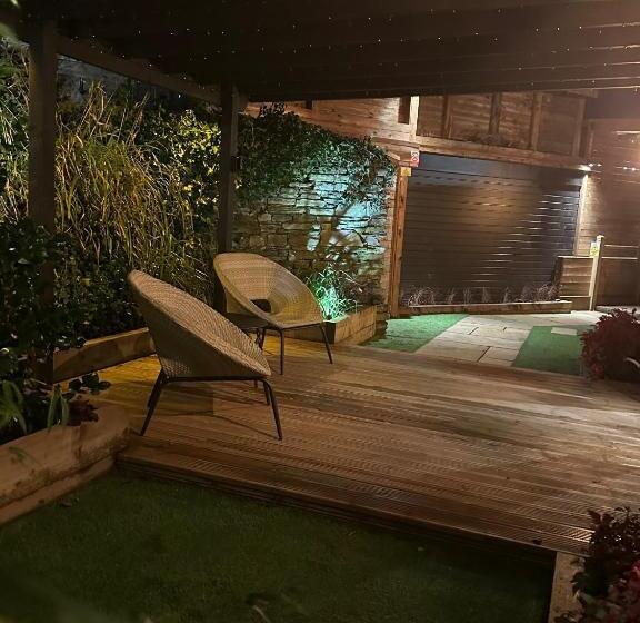 Капсульный Oтель The Cottage Hideout