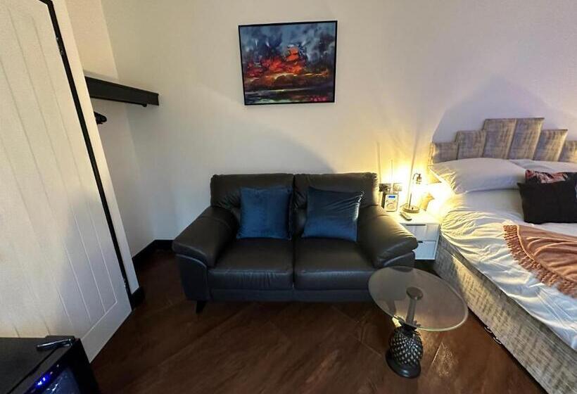 Капсульный Oтель The Cottage Hideout