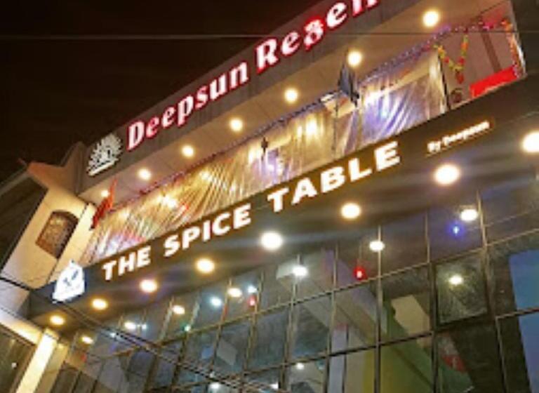 ホテル Deepsun Regency Madhya Pradesh
