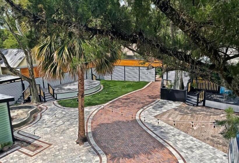 فندق Depot Village