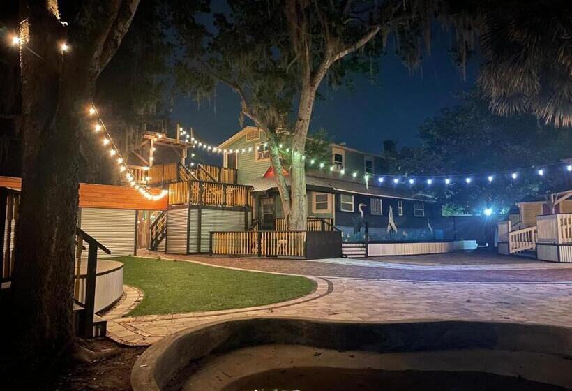 فندق Depot Village