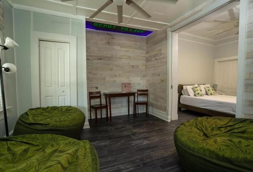 فندق Depot Village