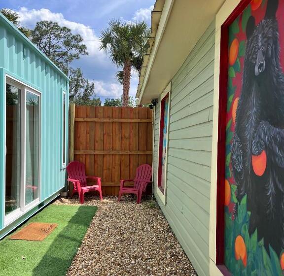 فندق Depot Village