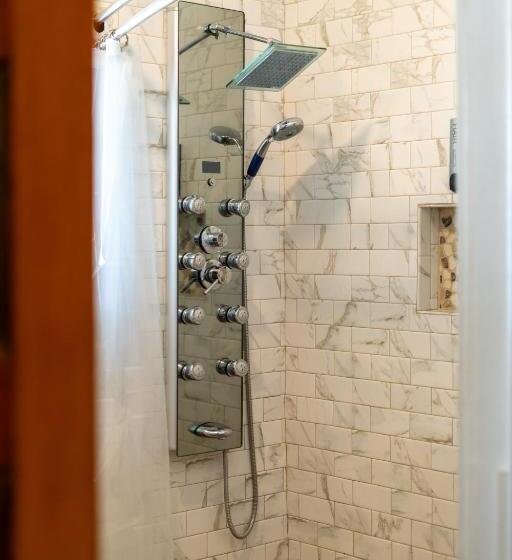 فندق Depot Village