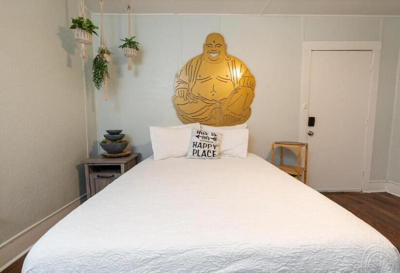 فندق Depot Village