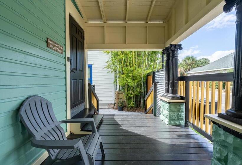 فندق Depot Village