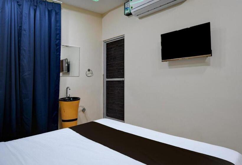ホテル Krishna Inn