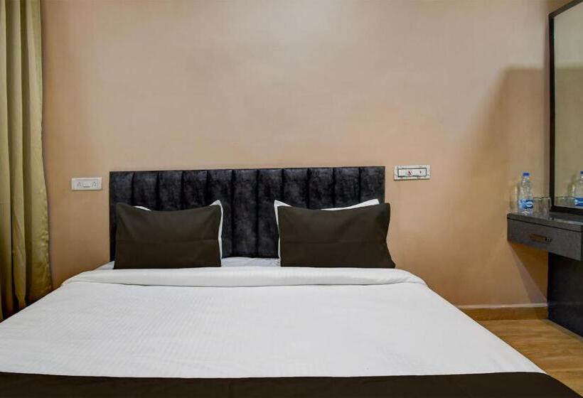 ホテル Krishna Inn