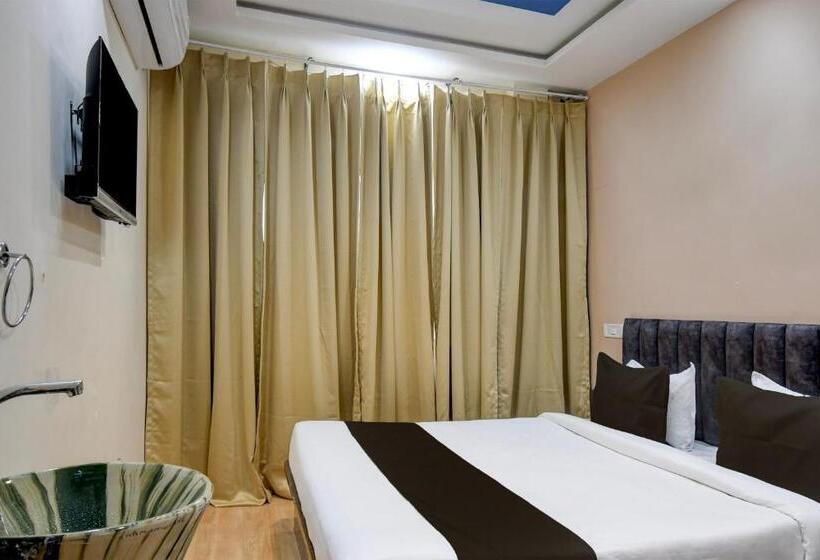 ホテル Krishna Inn