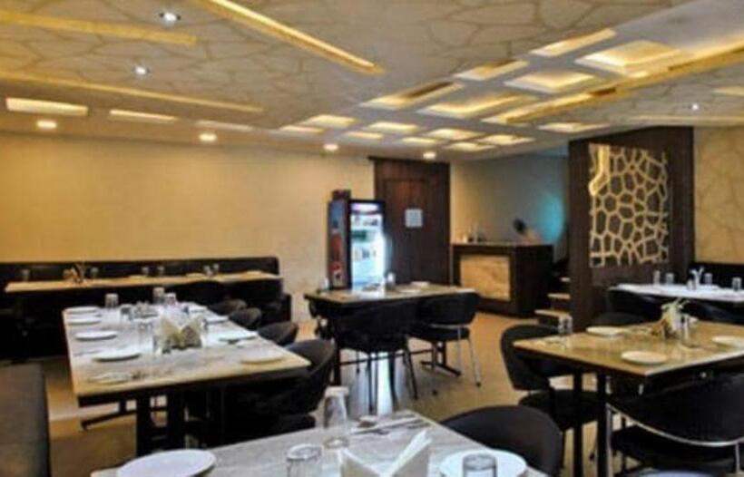 ホテル Mandiram Prayagraj