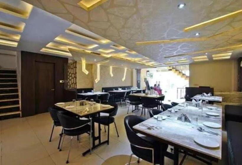 ホテル Mandiram Prayagraj