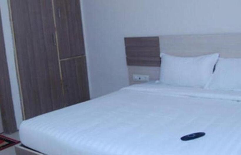 ホテル Mandiram Prayagraj