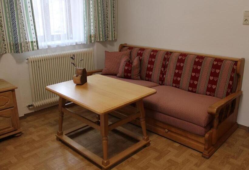 Отель Neufangbauer, Familie Sabine Und Peter Hauser