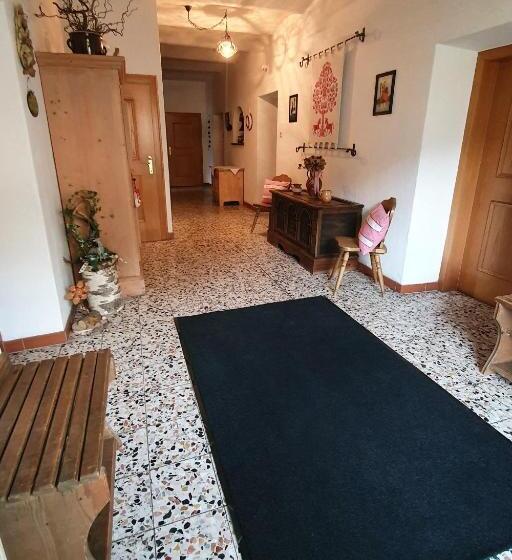 Отель Neufangbauer, Familie Sabine Und Peter Hauser