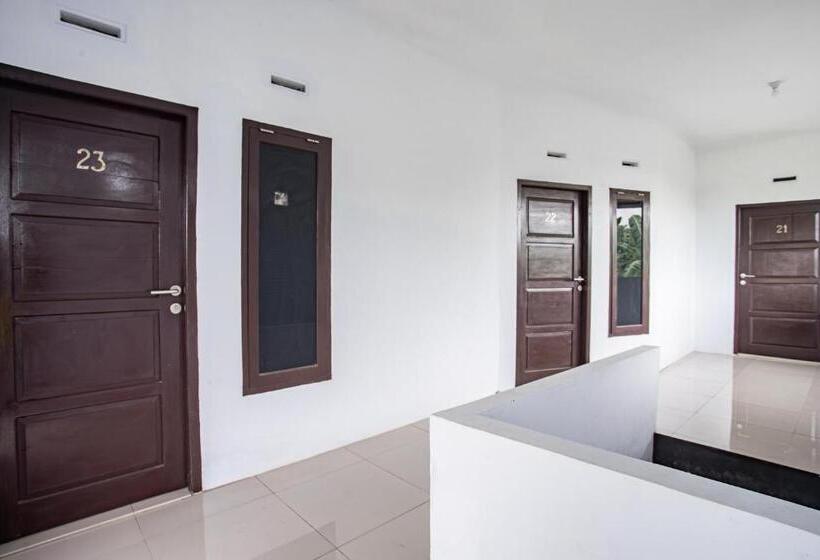 هتل Oyo 93476 Owo Guest House Syariah