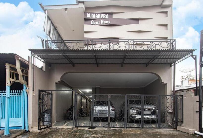 هتل Oyo 93477 Almahyra Guest House Syariah