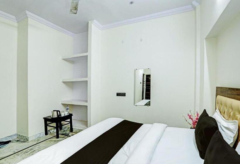 호텔 Oyo The Adiitya Inn