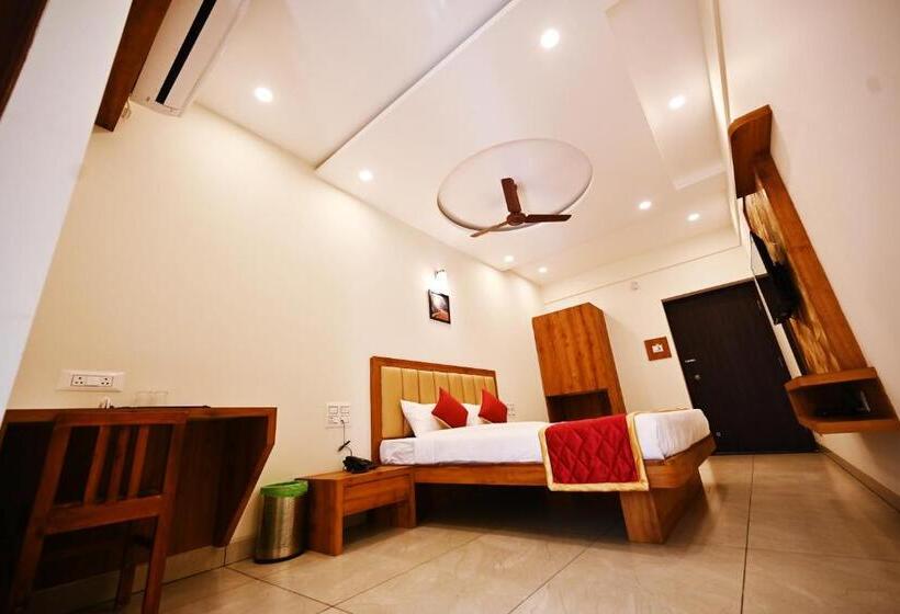 호텔 Rays Inn Boarding And Lodging