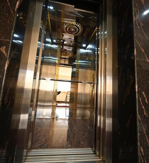 호텔 Rays Inn Boarding And Lodging