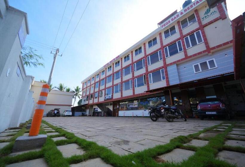 호텔 Rays Inn Boarding And Lodging