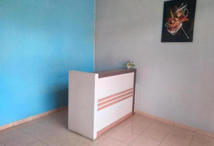 Szálloda Reddoorz At Deamartaloka Colomadu Solo