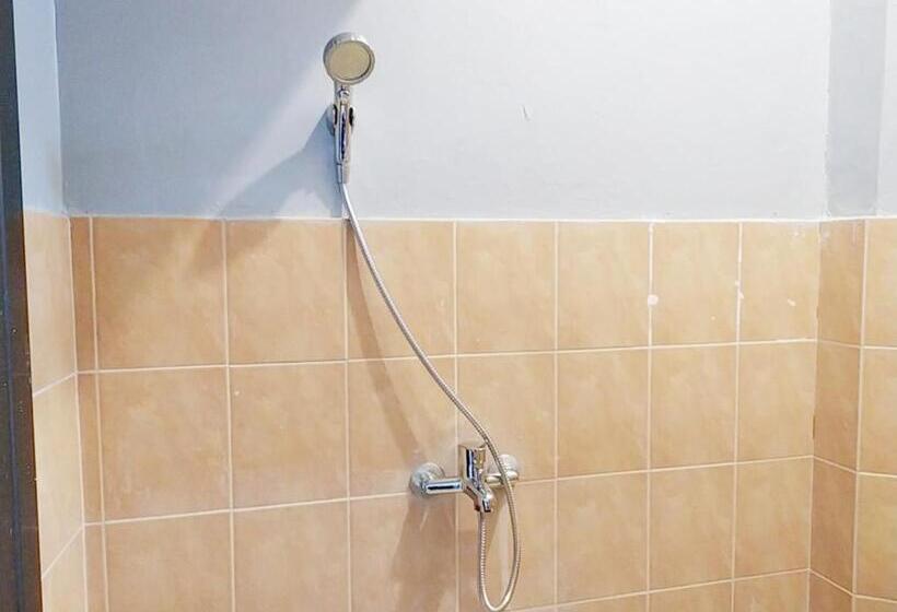 Szálloda Reddoorz At Deamartaloka Colomadu Solo