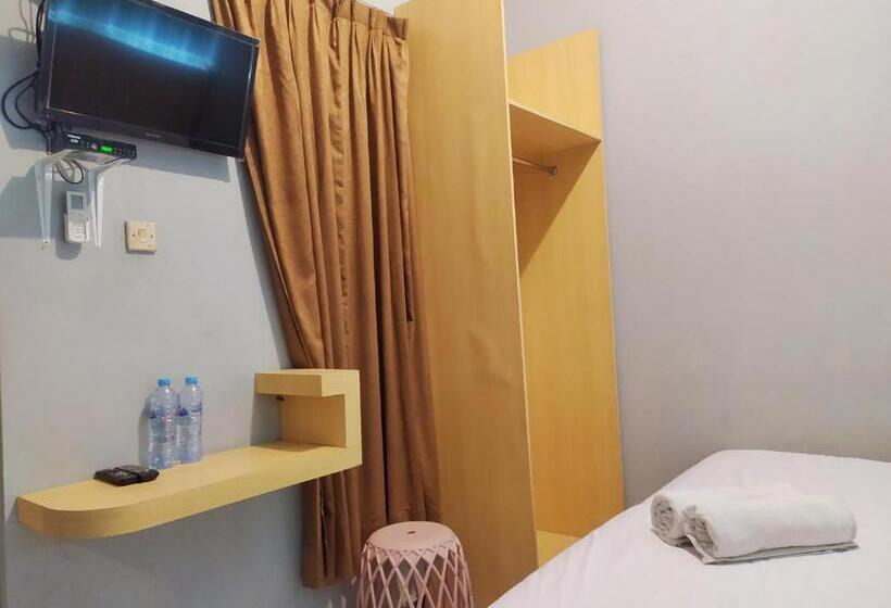 בית מלון כפרי Reddoorz At Deamartaloka Colomadu Solo