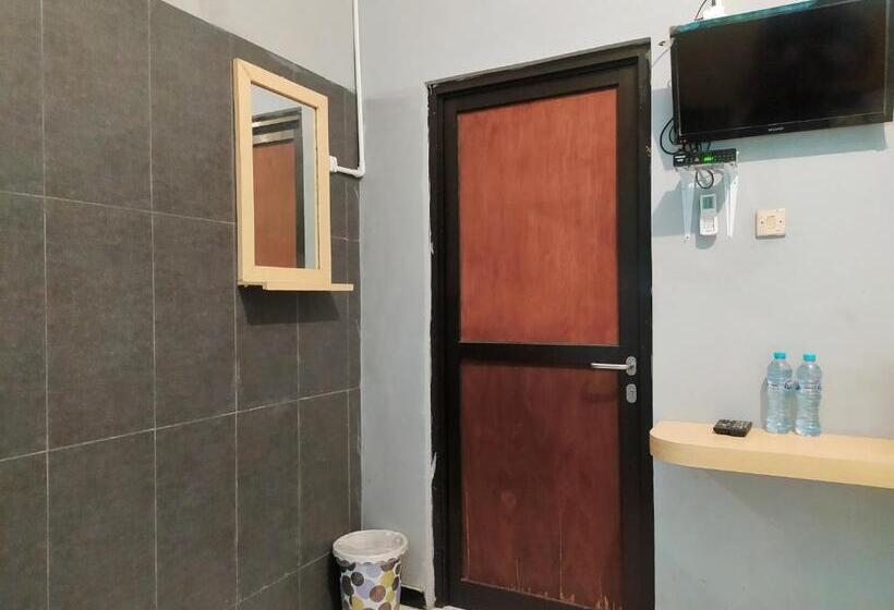 בית מלון כפרי Reddoorz At Deamartaloka Colomadu Solo