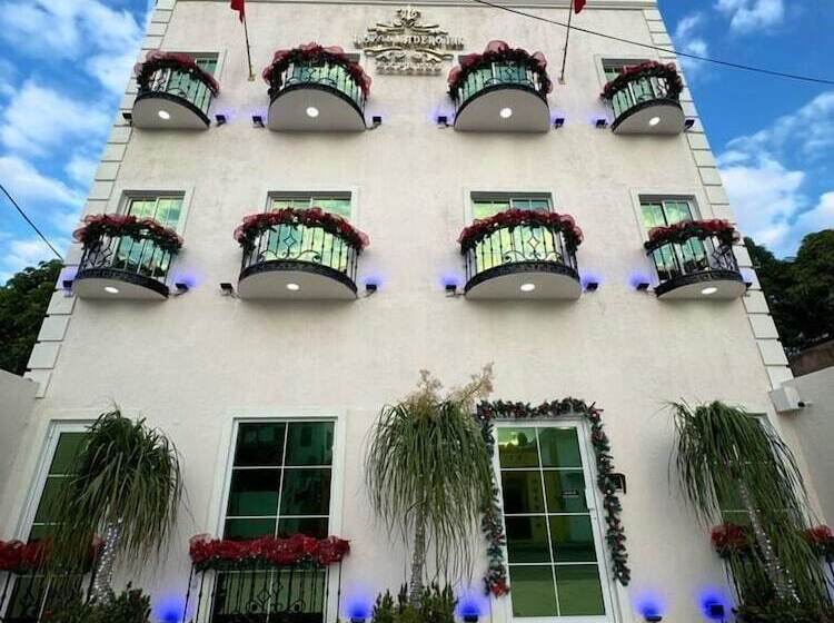 Отель Royal Madero Inn Express