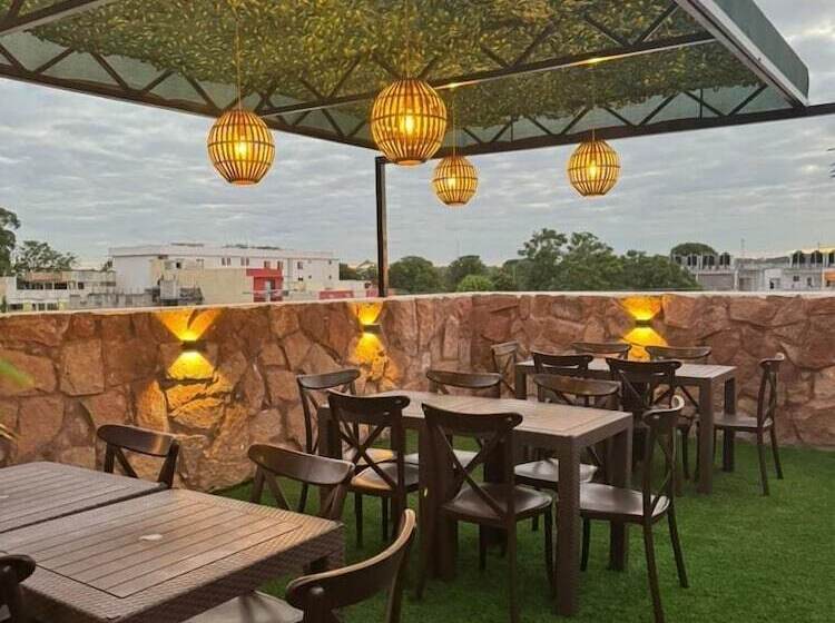 Отель Royal Madero Inn Express