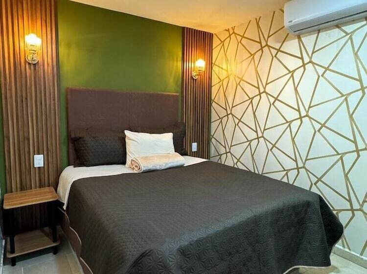 Отель Royal Madero Inn Express