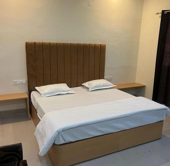 ホテル Ruhaneeyat Home Stay