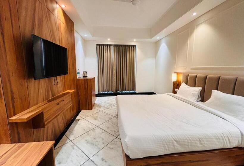 فندق Saaj Mansion