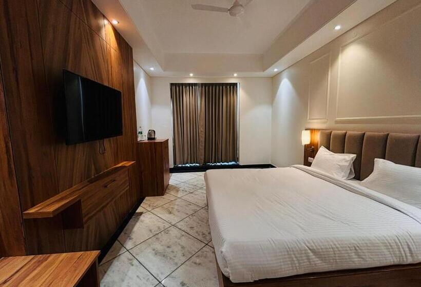 فندق Saaj Mansion