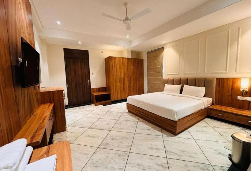 فندق Saaj Mansion