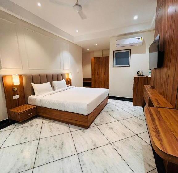 فندق Saaj Mansion