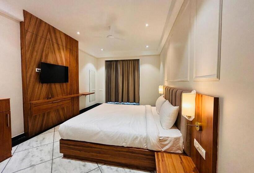 فندق Saaj Mansion