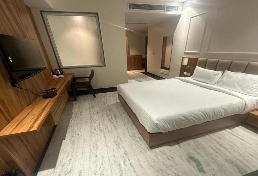 فندق Saaj Mansion