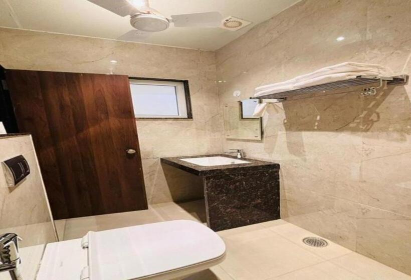 فندق Saaj Mansion