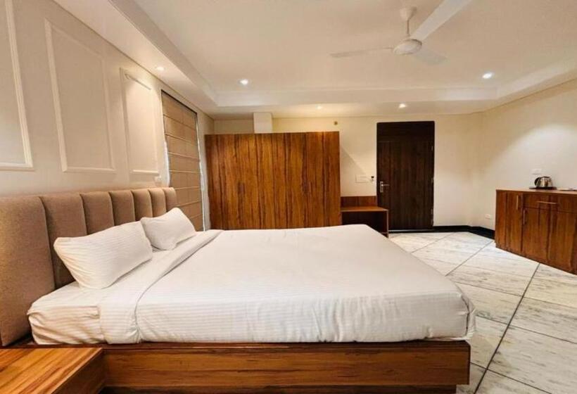 فندق Saaj Mansion