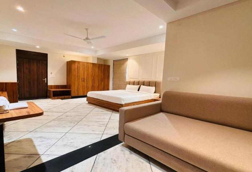 فندق Saaj Mansion