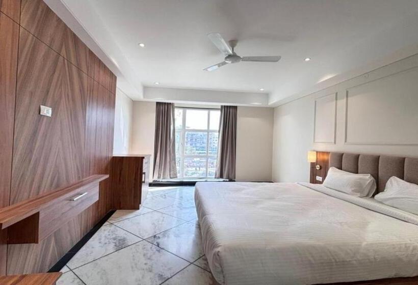 فندق Saaj Mansion